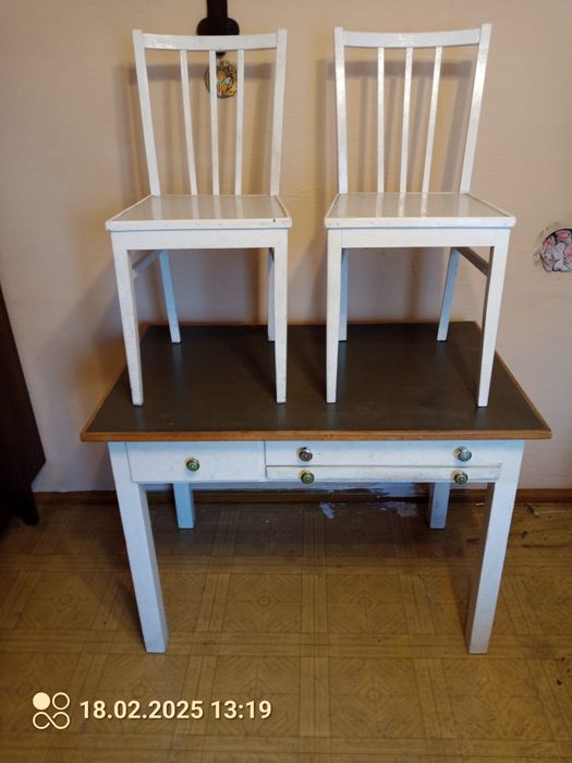 Drewniany stół z 2 krzesłami, śląski stół,stół PRL