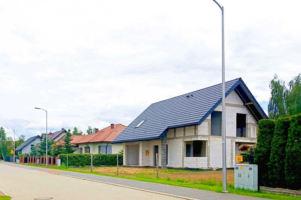Dom w Aurorach – wersja powiększona | Stan surowy otwarty | Wszystkie media | Spokojna okolica
