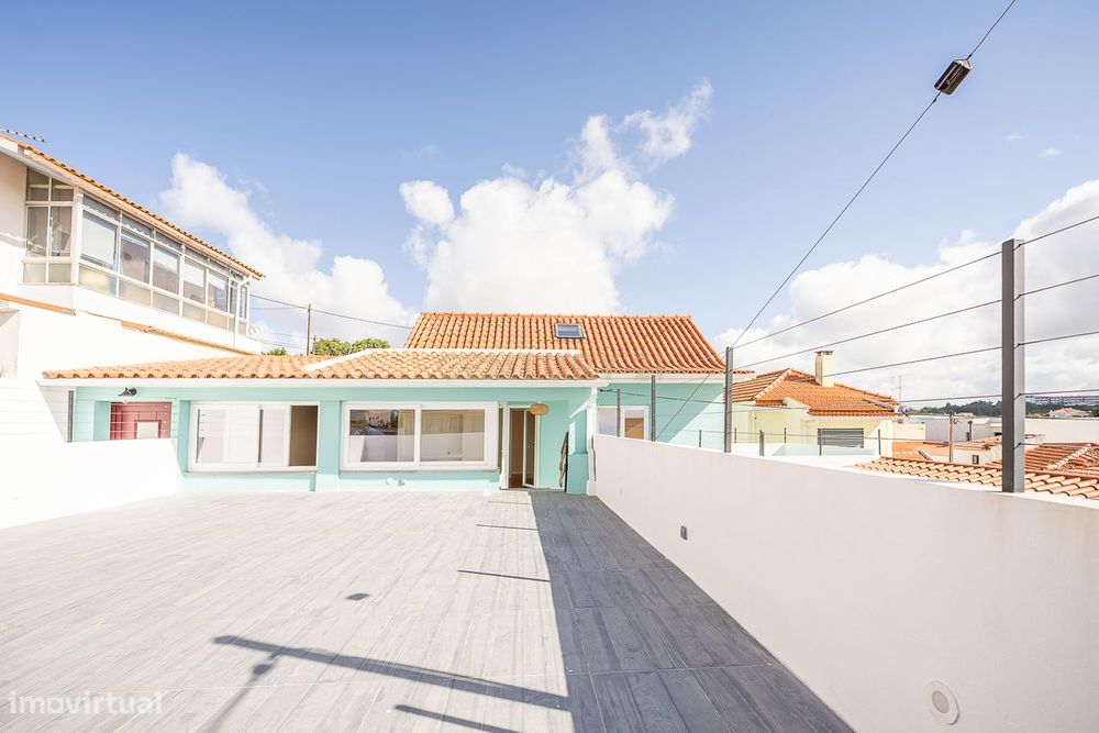 T3+1 com Terraços Privados e Vista Desafogada em Alto dos Gaios, Estor