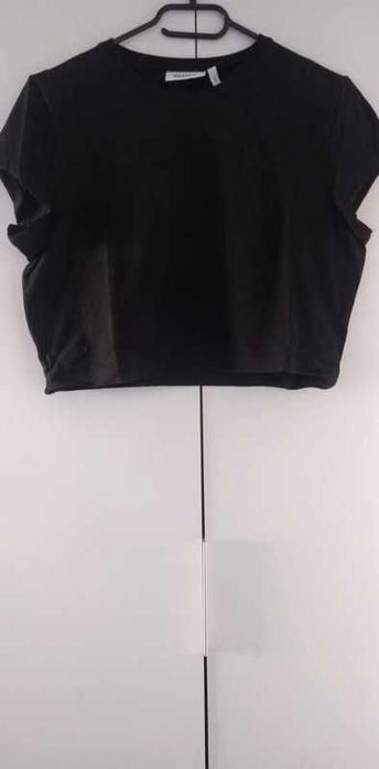 Czarny crop top Weekday