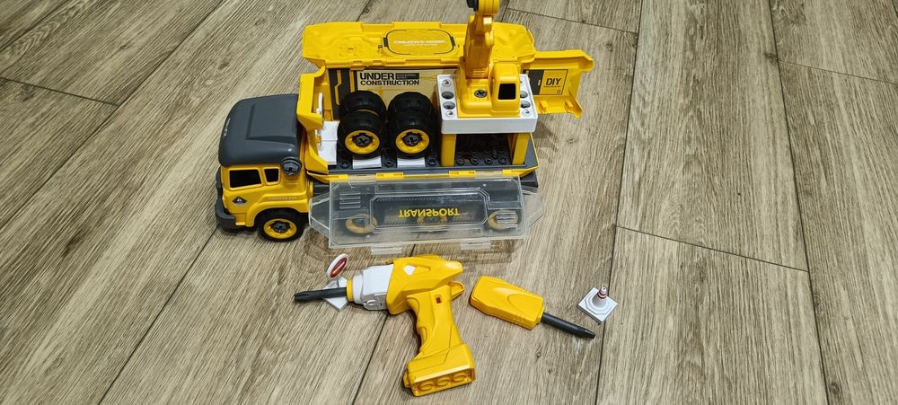 Zabawka samochodzik do rozkręcania