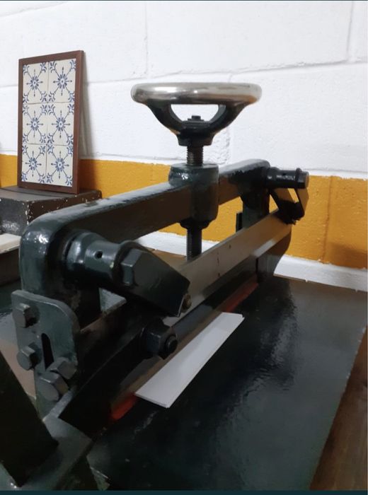 Guilhotina manual centenária.