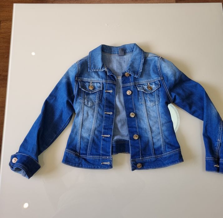 Джинсовая куртка  Zara  Kids на девочку  7-8 лет.