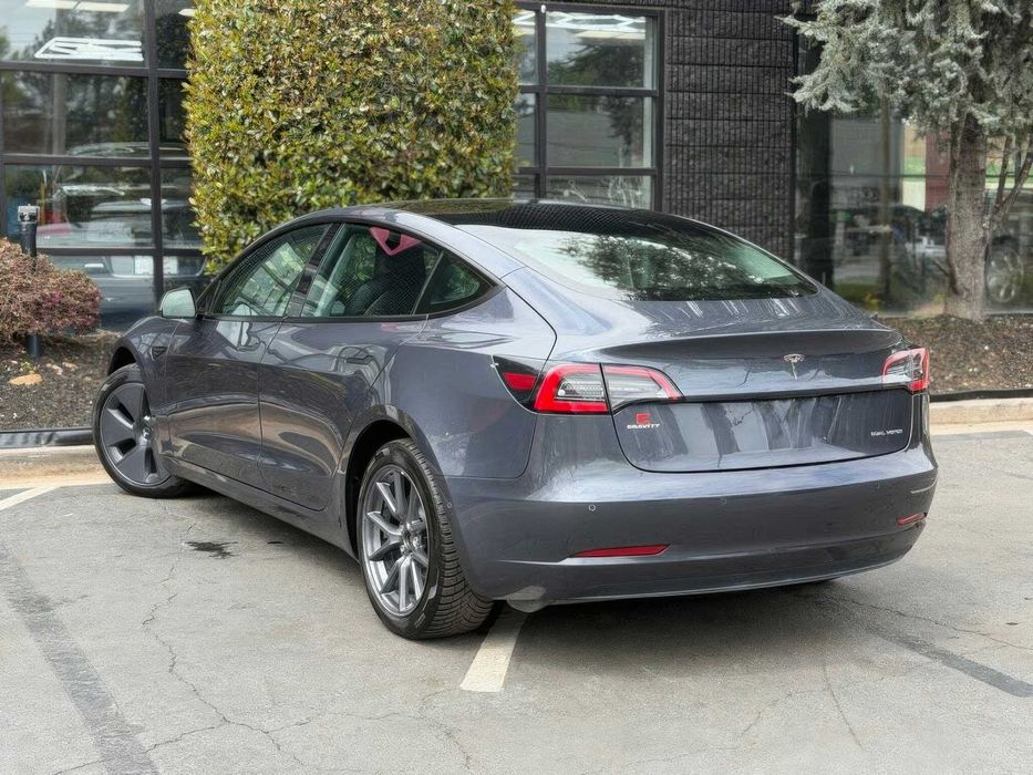 Tesla Model 3 Long Range      2022