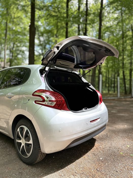 Продам авто / машину Peugeot , пежо 208 2014 рік