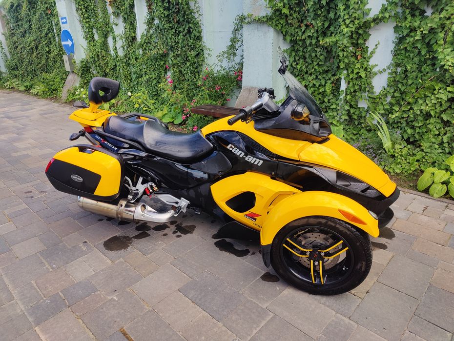 Can-am Spyder 990 трицикл