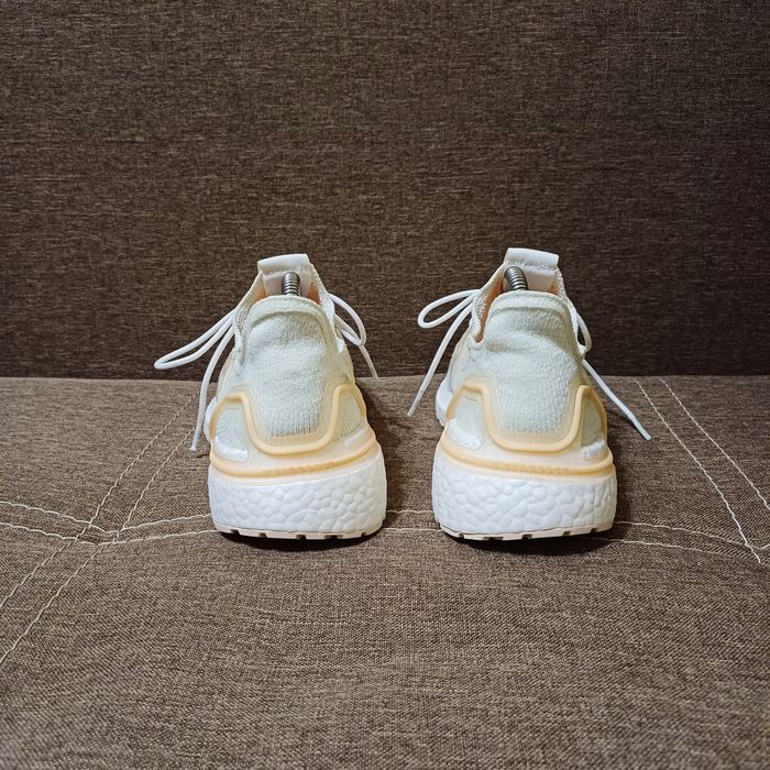 р38 Adidas UltraBoost Беговые кроссовки wmns