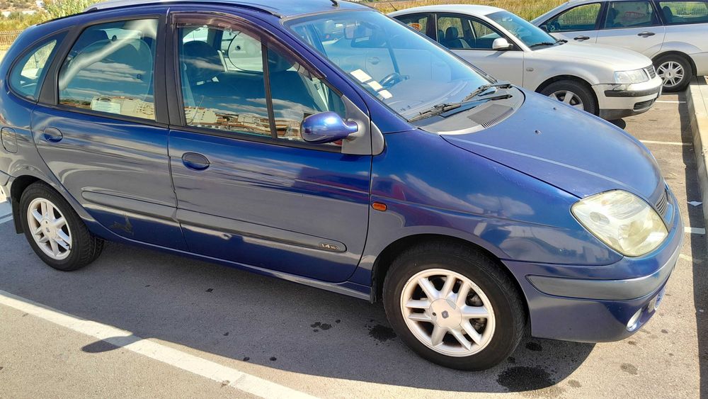 Vendo Renault Scénic 1.4 gasolina, versão Expression, ano 2002.