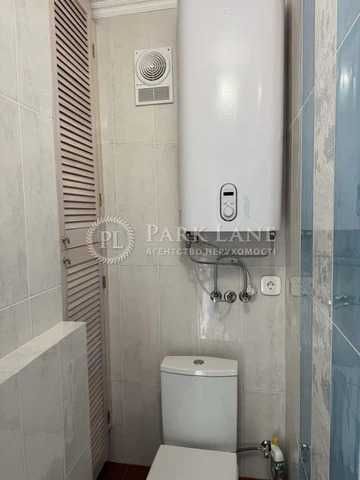 Олар мені көптің ішінде жылап жіберді