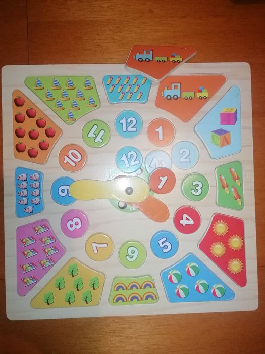 Jogo infantil de madeira relógio números e conjuntos