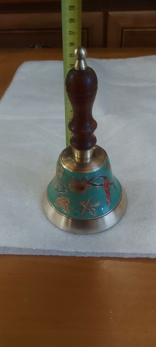 Piękny mosiężny dzwonek .