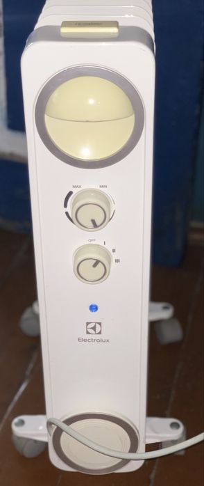Масляний радіатор Electrolux EOH / M-6209. Обігрівач.