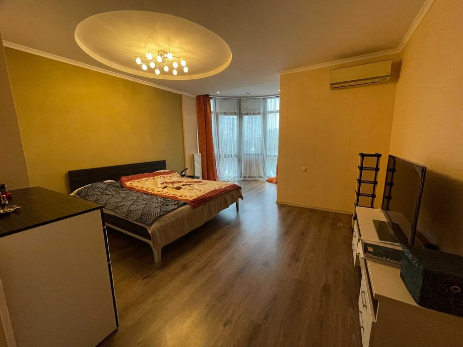 Большая семейная квартира 130м 6 этаж. Теплый дом, парковка во дворе.