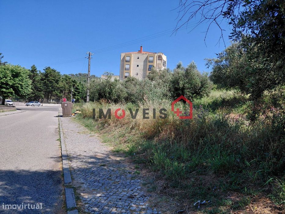 Lote terreno para construção com área de dois mil cento e sessenta...