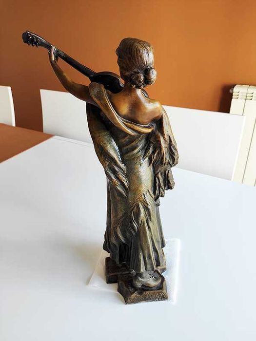 Escultura do artista: A.J. Scotte