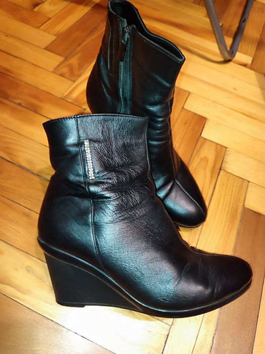 Кожаные ботинки на танкетке 38