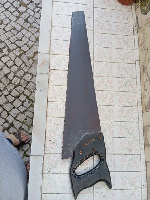 Serrote manual de madeira