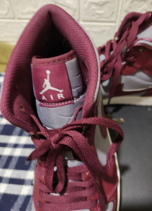 Продам Мужские кроссовки Air Jordan 1 Mid