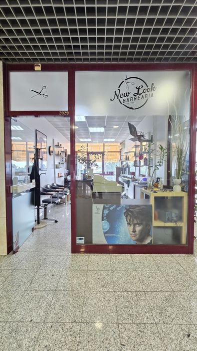 Arrenda cadeira em Barbearia em Alfragide  Qta Grande