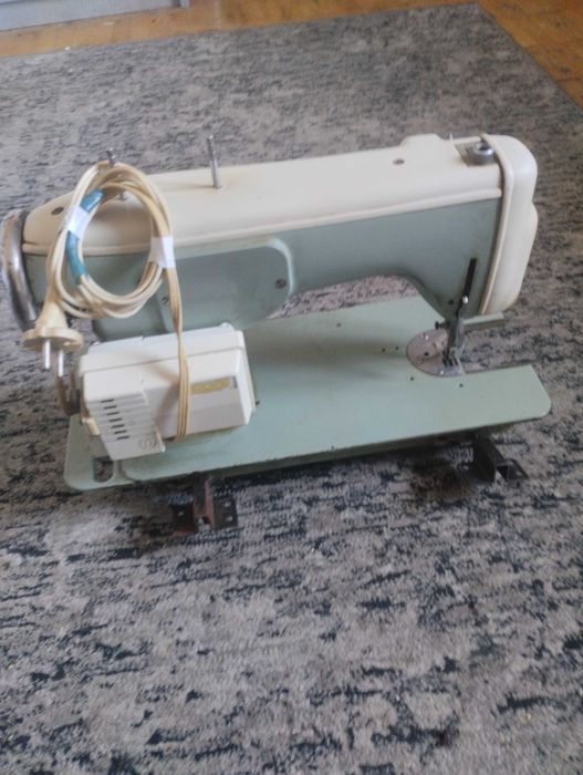 Швейна машинка лада з електро мотором
