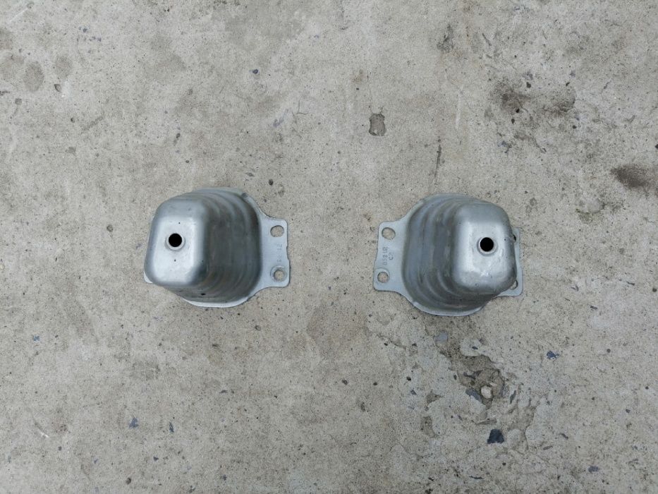 Nissan Note кронштейн усилителя