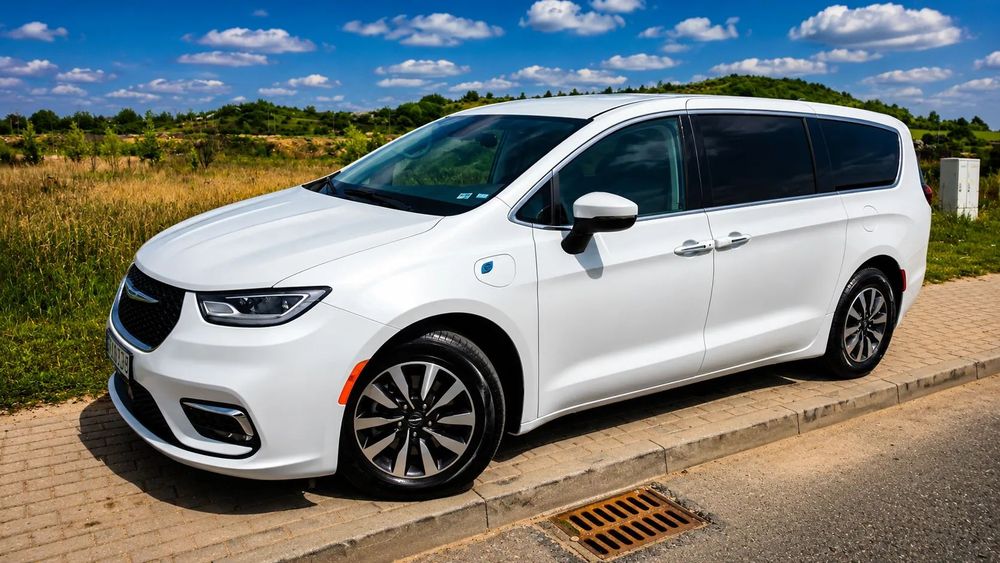 Chrysler Pacifica LIFT Hybryda WIFI Kamera LED