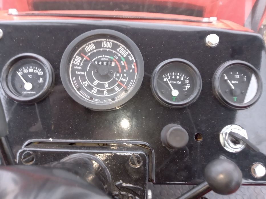 Zetor 8011 z turem