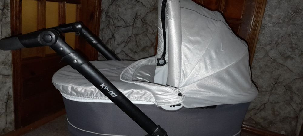 Продаємо коляску! Ціна договірна.