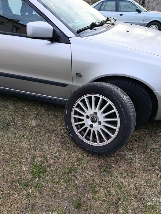 Samochód osobowy Volvo V40 2004r