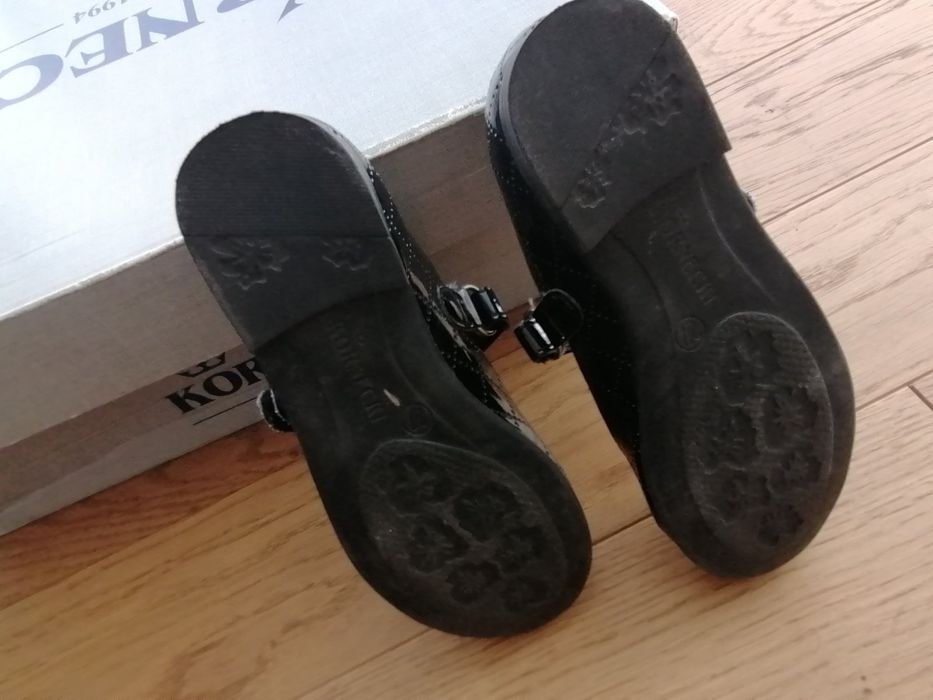 Buty lakierki rozmiar 27