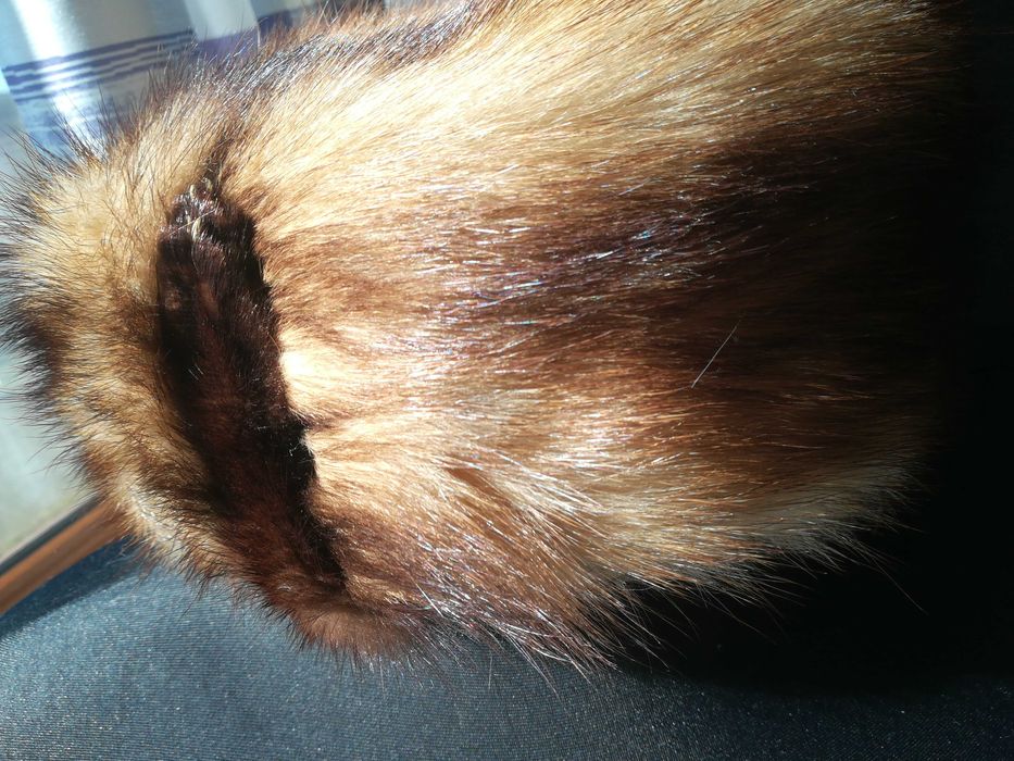 Toczek  futrzana czapka beret naturalne futro podszewka stan idealny