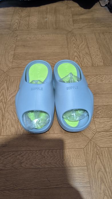 Новые сланцы, шлепанцы