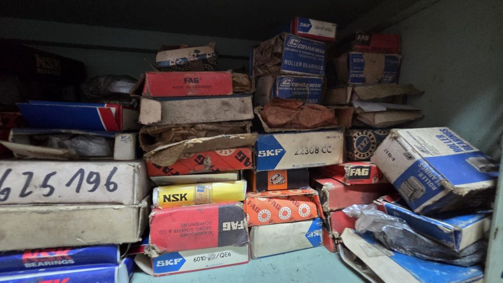 Diversos rolamentos novos