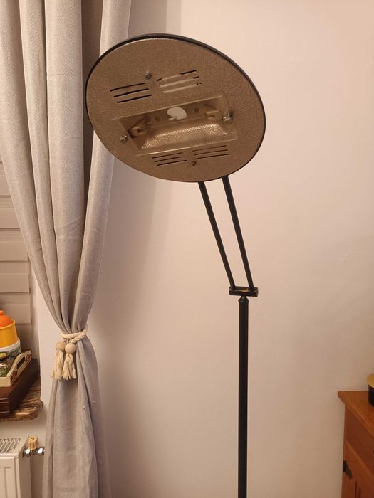 stojąca lampa halogenowa ze ściemniaczem