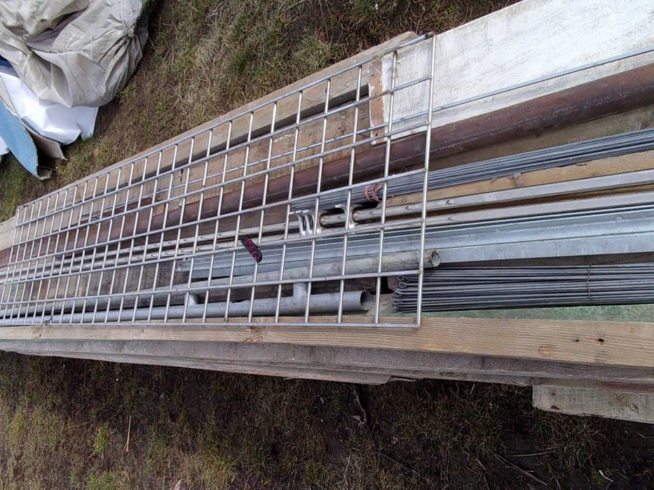 Śruby duże i mniejsze oraz wkręty