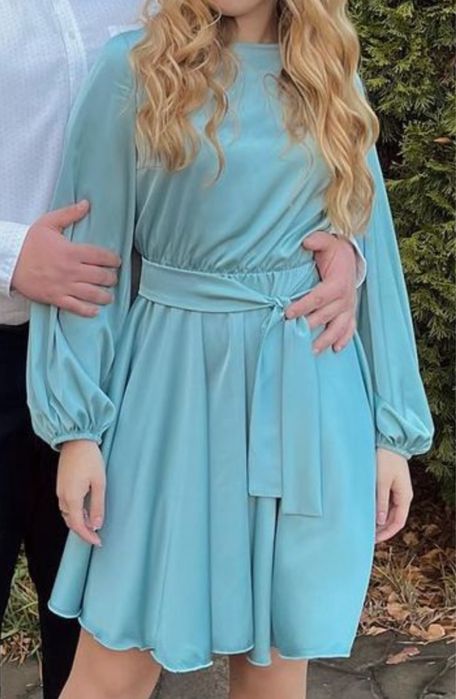 Блакитна сукня