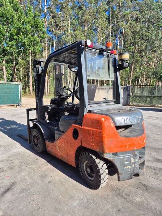 Empilhador toyota 2500kg