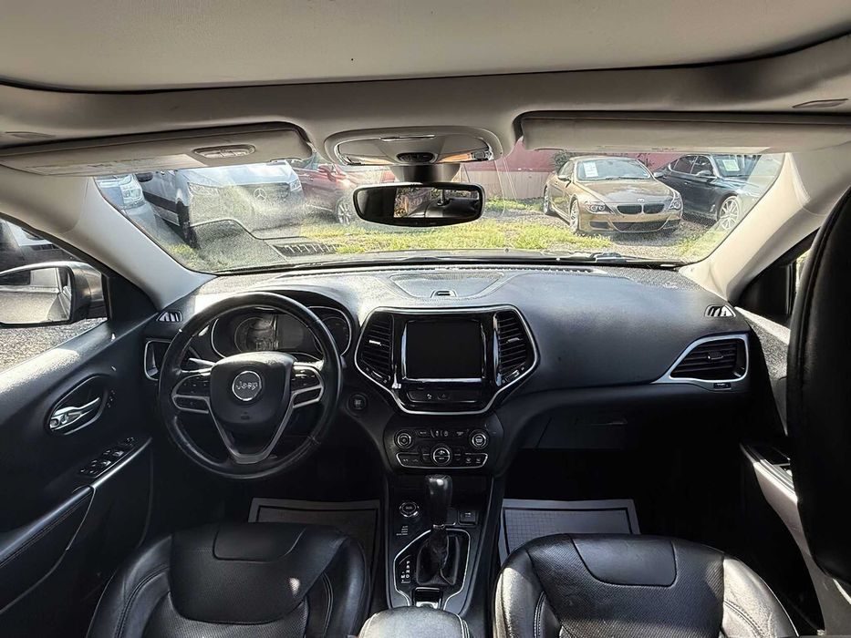 Jeep Cherokee      2020