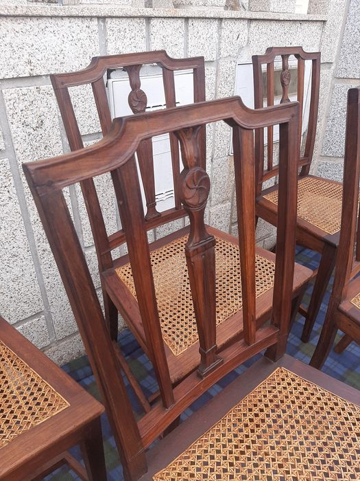 Lote De Antigas Cadeiras de  Madeira e  Palhinha