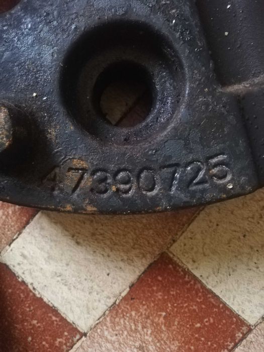 Kontra pezo. New Holland. 6 pesas. 350e.