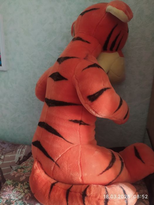 Величезний тигр "Disney " (75 см),зріст маленької дитини. .