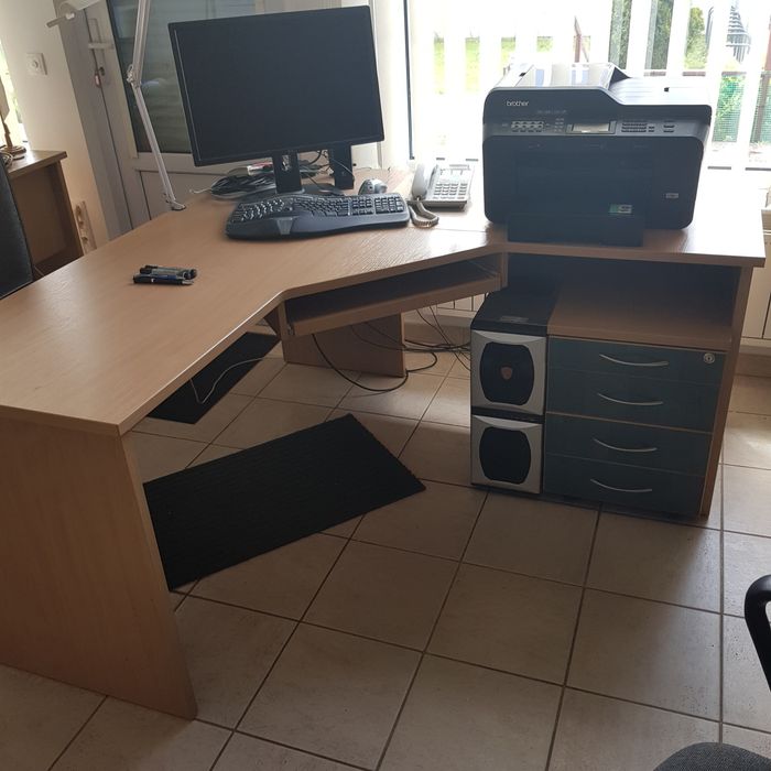 Drewniane meble biurowe