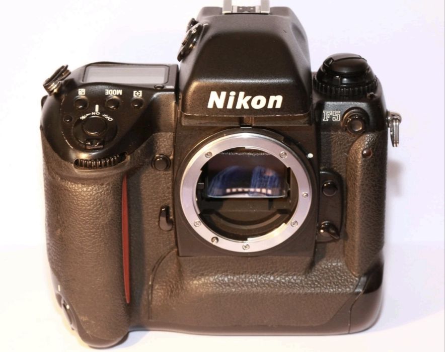 Nikon F5 - Para peças ou reparação.