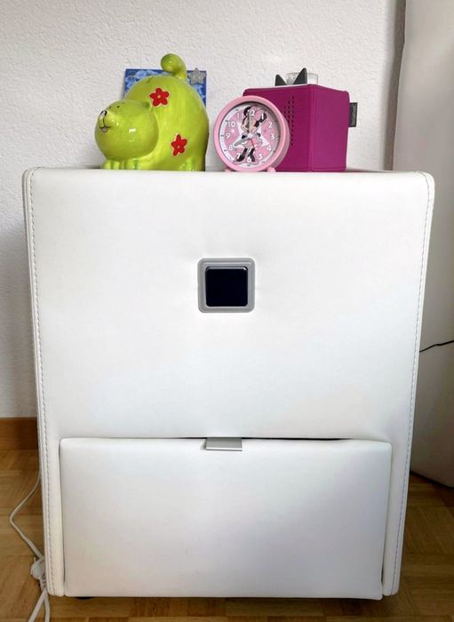 Cama + colchão  e mesa de cabeceira