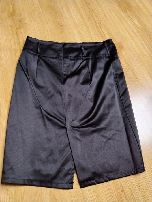 Czarna ołówkowa  spódnica