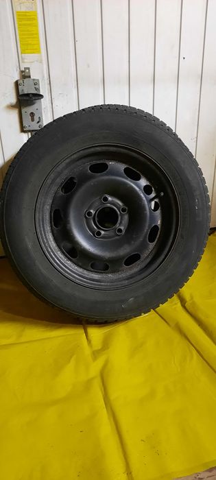 Opony zimowe Nokian 195/65 R15 z felgami