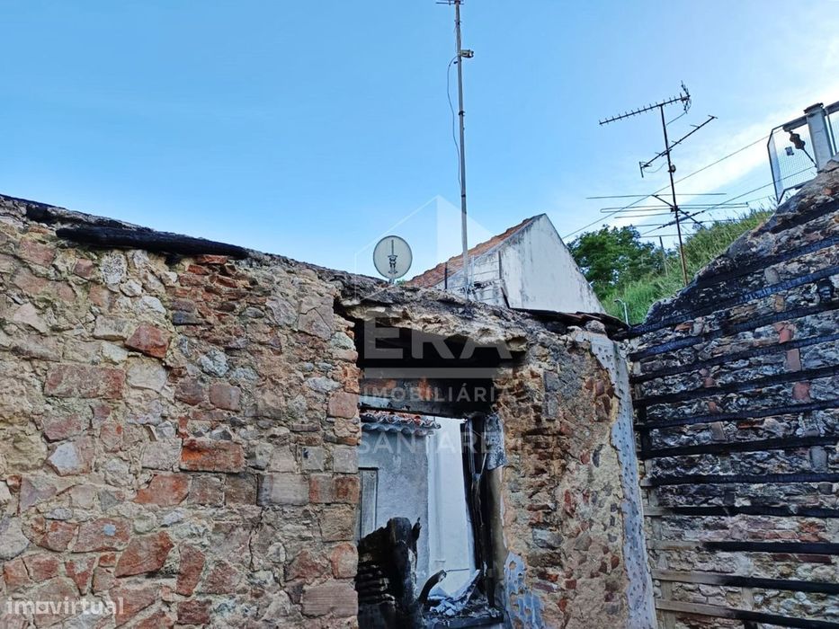 Moradia de pisos para reconstruir