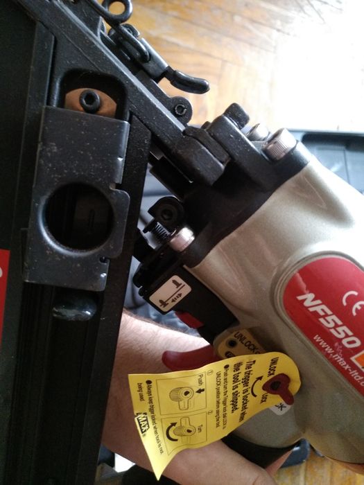 пневмопистолет нейлер Max NF550