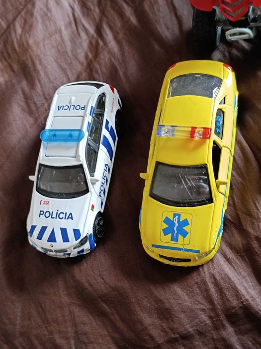Carrinhos Polícia e INEM