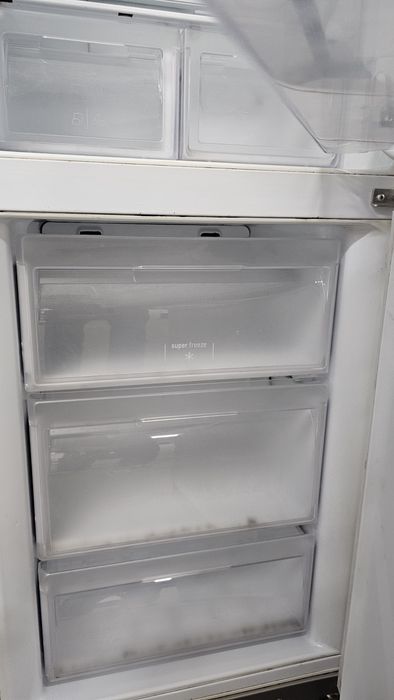 Frigorífico hotpoint ariston combinado com painel frontal digital